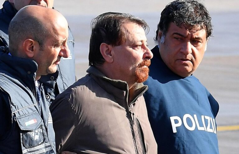 Cesare Battisti, lʼavvocato ricorre in Cassazione: “Bisogna annullare la conferma dellʼergastolo, è illegittimo”