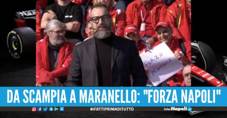 Cartello 'Forza Napoli' durante la presentazione della Ferrari, chi è il meccanico tifoso partenopeo