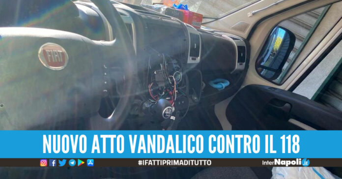 ambulanza danneggiata torre annunziata