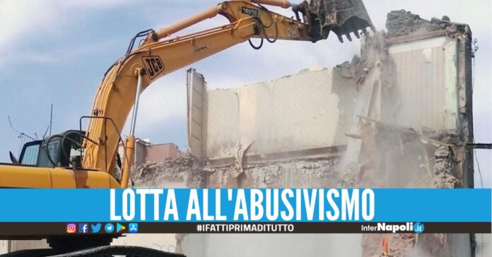 Costruisce la villetta in zona sismica, scatta l'abbattimento nel Napoletano