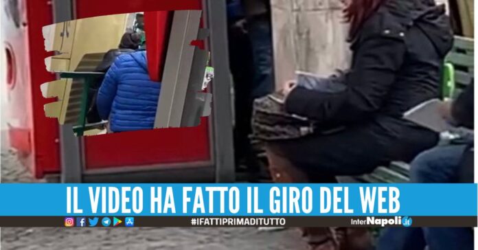 Sesso tra due uomini in pieno giorno, erano alle fermata del bus