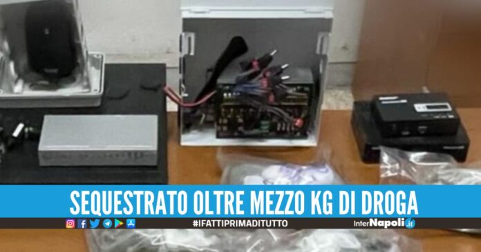 Blitz nel Rione Traiano, scovata una 'piazza' con la videosorveglianza