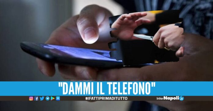 Tentata rapina finisce male, 22enne accoltellato a Napoli