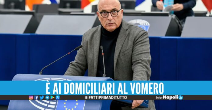 Andrea Cozzolino non esce da casa durante la prima ora di 'permesso'