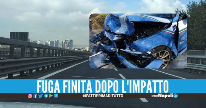 Scontro frontale con la polizia, guidava contromano sulla Statale di Napoli