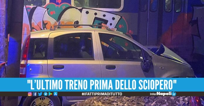 Circumflegrea travolge una Panda, grave incidente sui binari