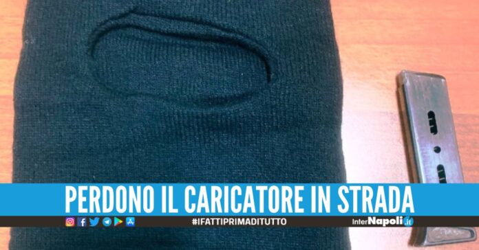 Inseguimento tra scooter e polizia a Napoli, pistola puntata contro i Falchi