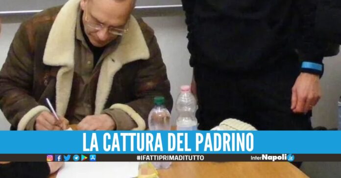 Le foto inedite di Messina Denaro alla firma dei verbali d'arresto