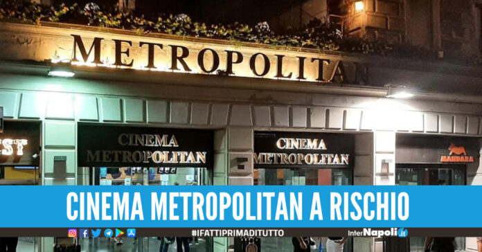 Un altro pezzo di Napoli rischia di scomparire, il cinema Metropolitan può essere sfrattato