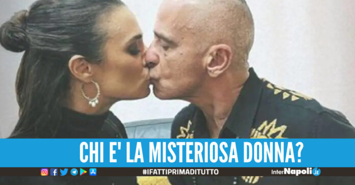Chi è la misteriosa donna?