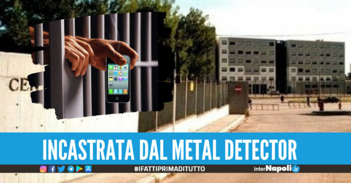 smartphone nelle scarpe secondigliano