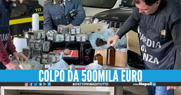 Scovati 77 kg di hashish nella raffineria, 3 arresti a Castel Volturno