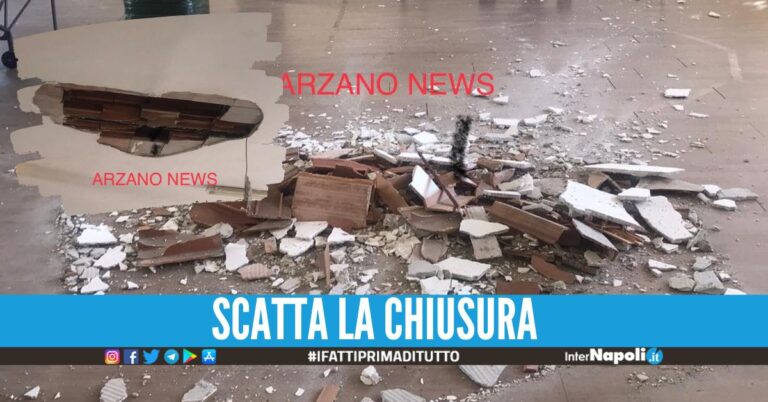 Crolla il soffitto nella scuola ad Arzano, tragedia sfiorata