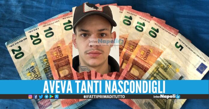 Blitz nella piazza di spaccio a Pianura, 23enne beccato nel palazzo