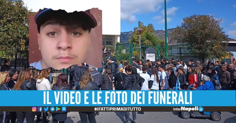 aFolla ai funerali di Francesco Pio: 