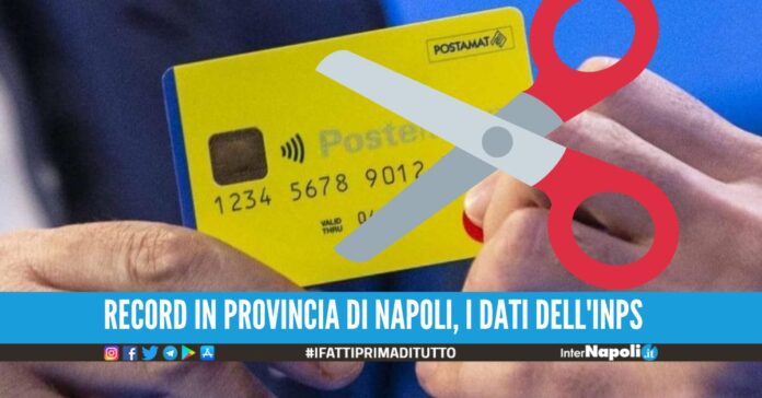 Taglio al Reddito di Cittadinanza, oltre 300mila persone perdono il contributo