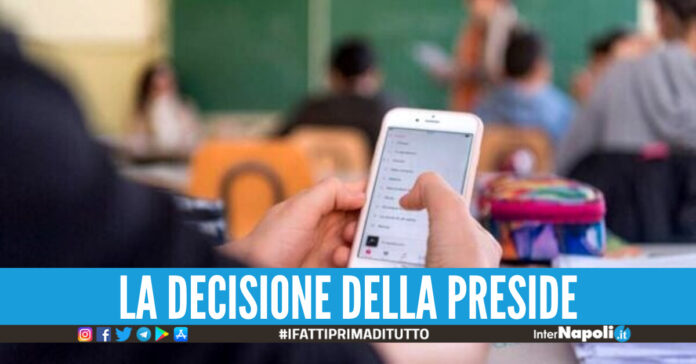 Foto di repertorio, cellulare