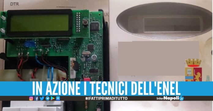 Ruba l'energia elettrica a Secondigliano, denunciato un negoziante
