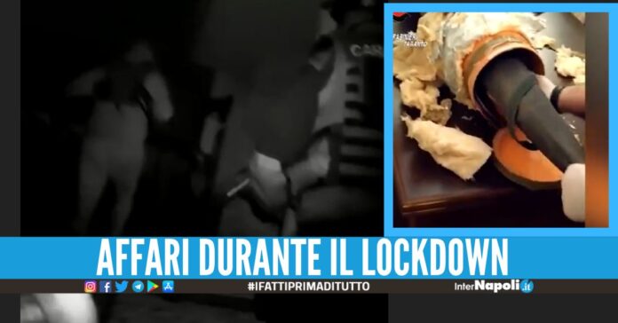 Spacciavano nel cimitero e tenevano le armi nei loculi, 19 arresti contro la banda aa