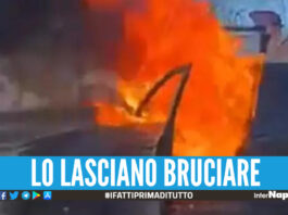 Due conducenti fanno un video ad un uomo mentre brucia in un incendio