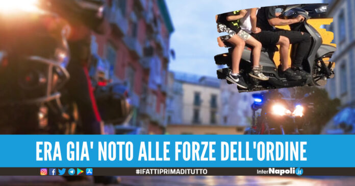 in tre sullo scooter napoli