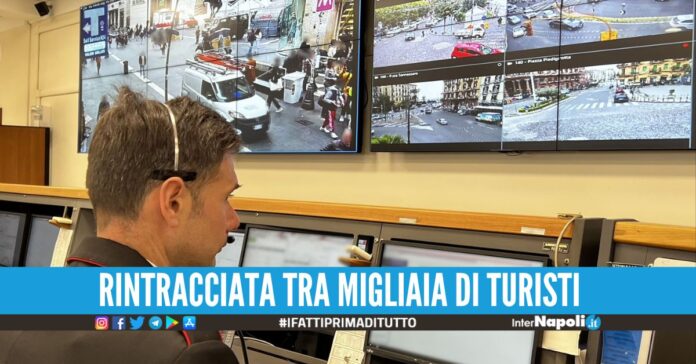 Scompare da casa dopo la scuola, 16enne ritrovata in via Toledo
