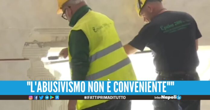 Abbattimenti nel Parco Verde di Caivano, giù le case abusive