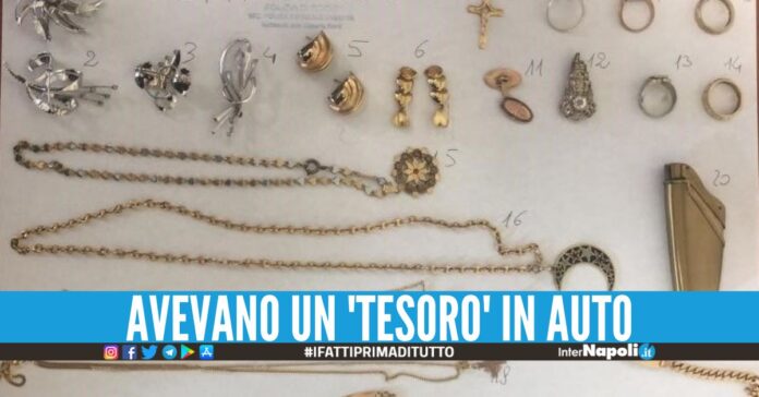 Viaggiavano verso Napoli con i gioielli rubati, bottino da 10mila euro
