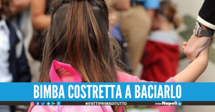 Dammi un bacio!. Orrore a scuola nel Napoletano, bidello accusato di violenza sessuale