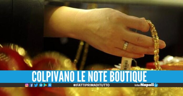 Si fingono clienti per rubare nelle gioiellerie, bottino da 110mila euro