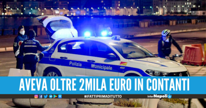 A folle velocità tra le strade di Napoli, rischia di investire i pedoni fermato pregiudicato