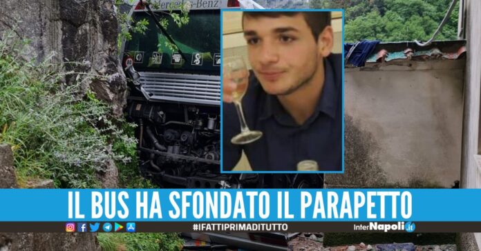 Bus turistico precipita in Costiera Amalfitana, morto l'autista Nicola