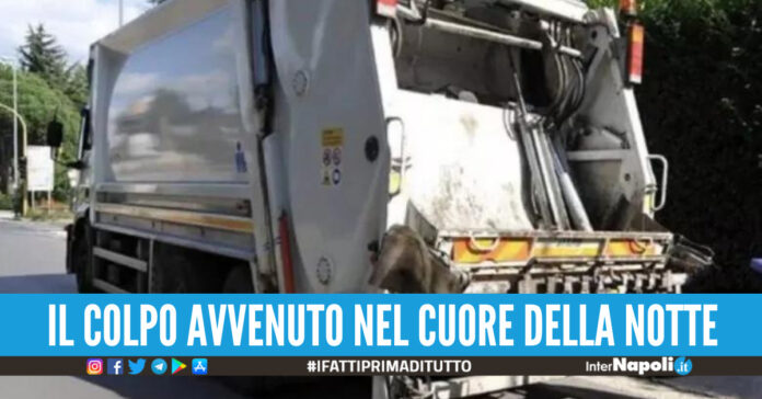camion dei rifiuti casertano