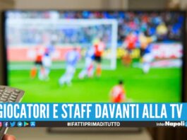 Il Napoli è in albergo a Udine, giocatori e staff guardano Lazio-Sassuolo