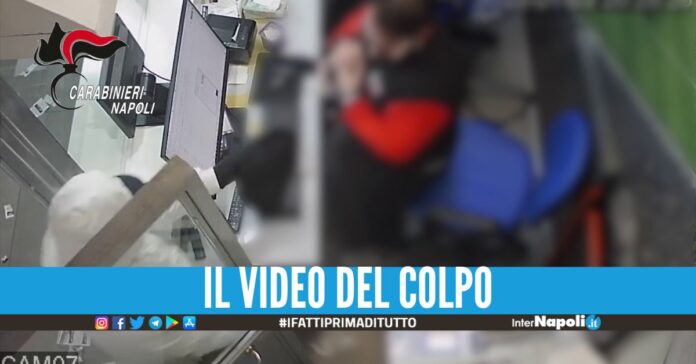 Rapina da 20mila al Goldbet di Pozzuoli, arrestato un 18enne
