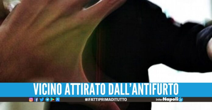 Rapinatori assaltano una villa a Pompei e bastonano un anziano nella fuga