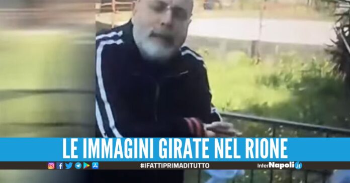 Il boss di Ponticelli si taglia il braccio, Klaus Davi pubblica il video