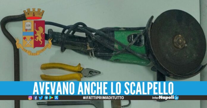 Ladri d'auto in azione a Portici, arrestati gli 'specialisti' del flex