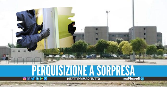 Telefonino nascosto negli slip, detenuto sorpreso a Santa Maria C.V