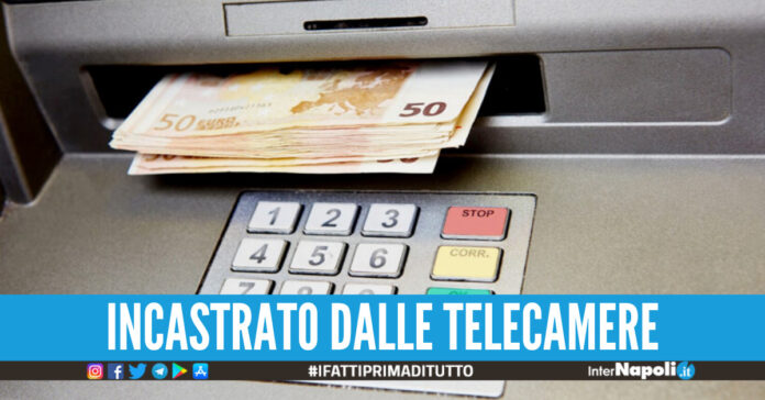 Foto di repertorio, bancomat