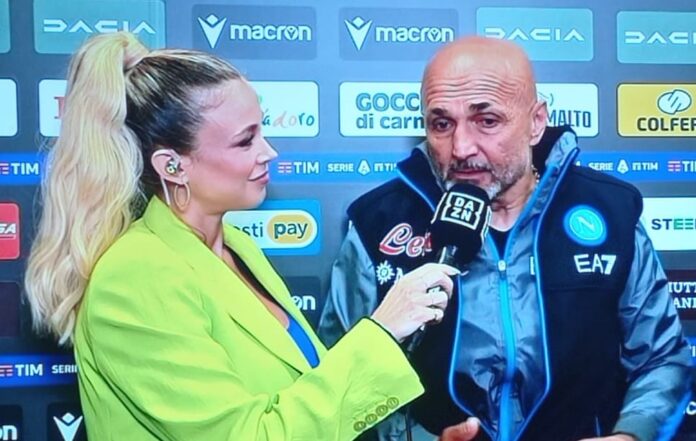 Luciano Spalletti si commuove travolto dalla gioia della vittoria dello Scudetto. 