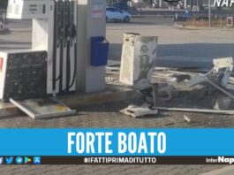 Esplosione al distributore di benzina a Napoli, distrutta la cassa