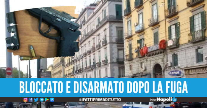 minaccia poliziotto pistola napoli