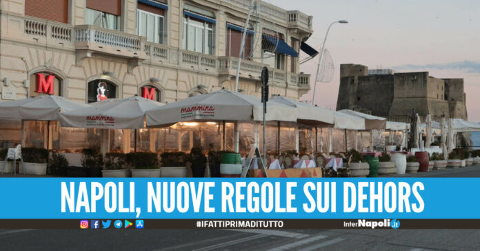 Tavolini e gazebo, approvato dal Comune di Napoli il regolamento per le attività di ristoro all’aperto