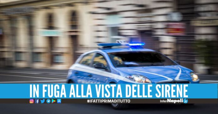 Avevano gioielli d'oro e bancomat rubati, presi 2 fuggitivi a Napoli