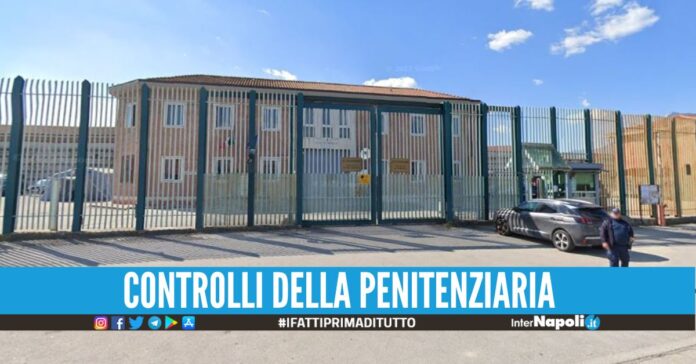 Telefonini e droga scovati nel carcere di Avellino, scatta il sequestro