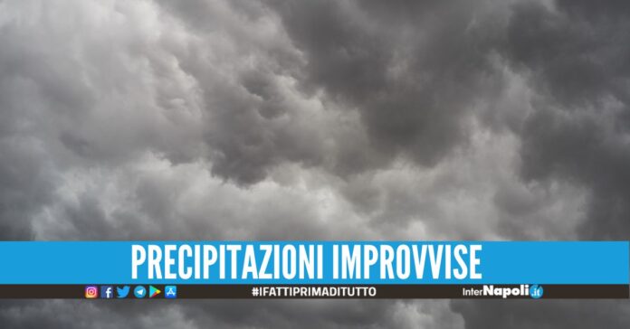 Ancora un pomeriggio grigio a Napoli, allerta meteo per 5 ore