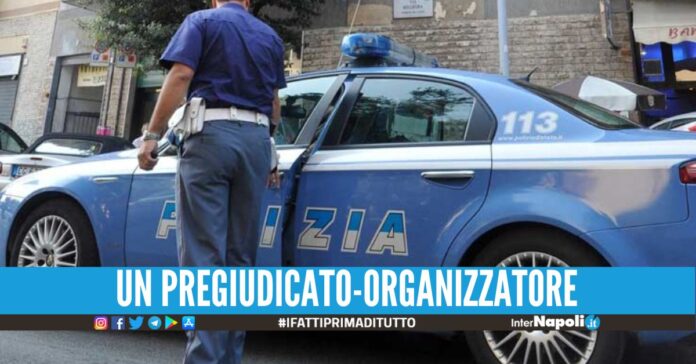 I camorristi sfilavano sui carri di carnevale, scoperti dai poliziotti.