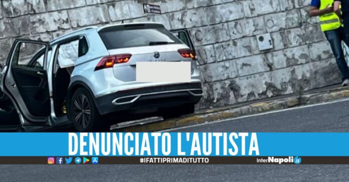 Schianto mortale a Capodimonte, una Golf finisce contro lo spartitraffico