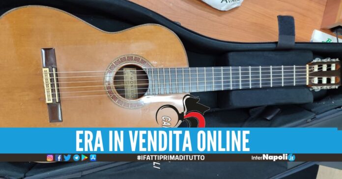 Rubarono una chitarra a Quarto, il proprietario la ritrova 10 anni dopo